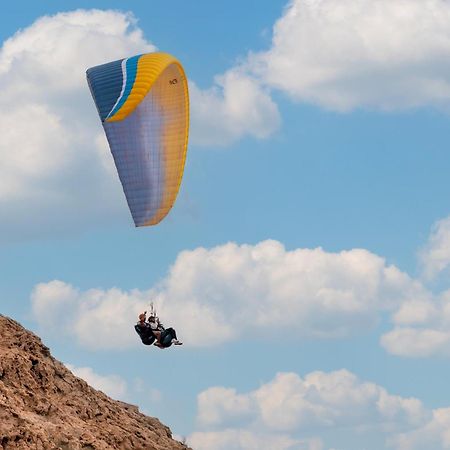 Al Badayer Retreat By Sharjah Collection 호텔 Margham 외부 사진 Tandem paragliding