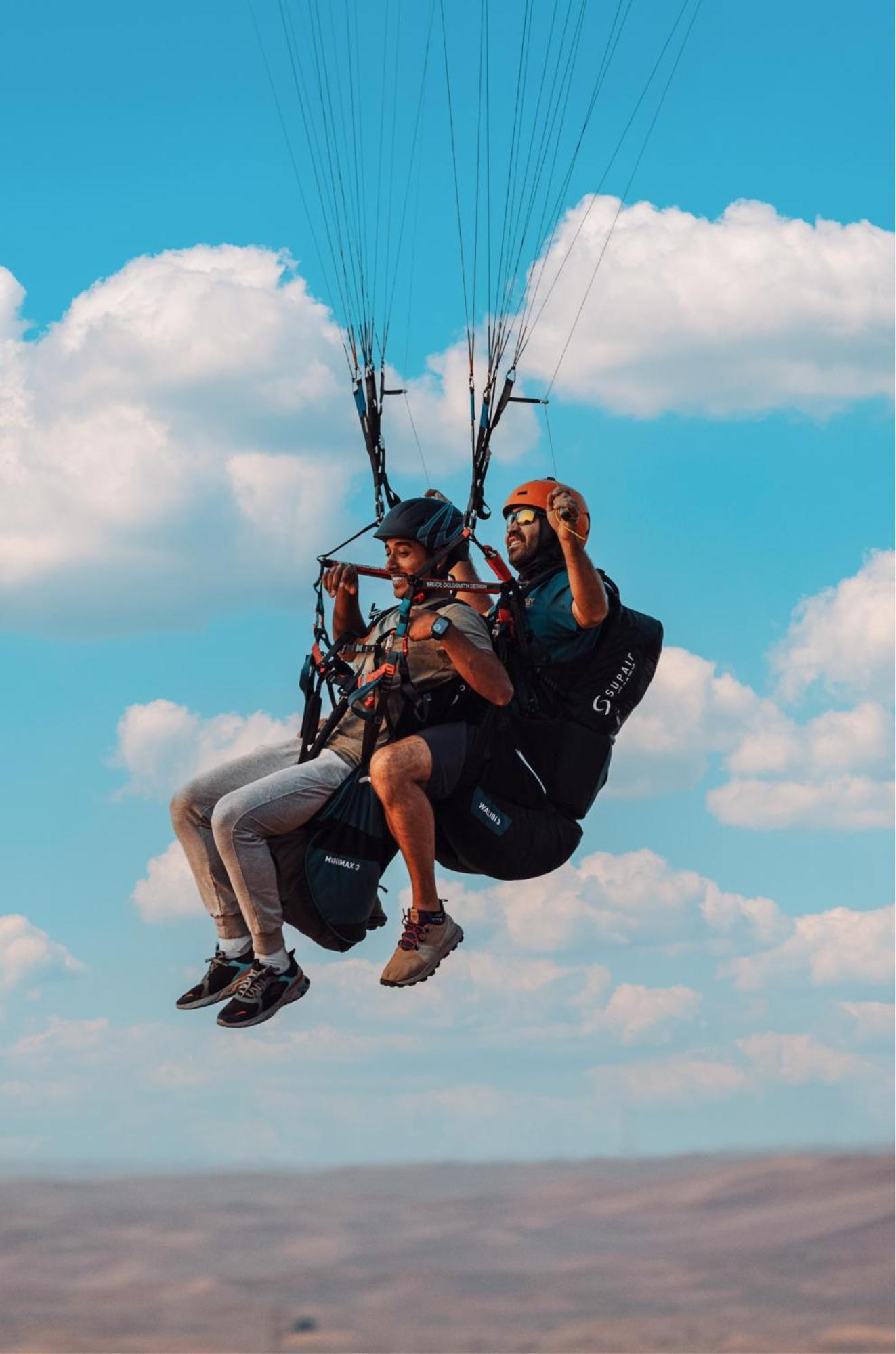 Al Badayer Retreat By Sharjah Collection 호텔 Margham 외부 사진 Tandem paragliding in the French Alps