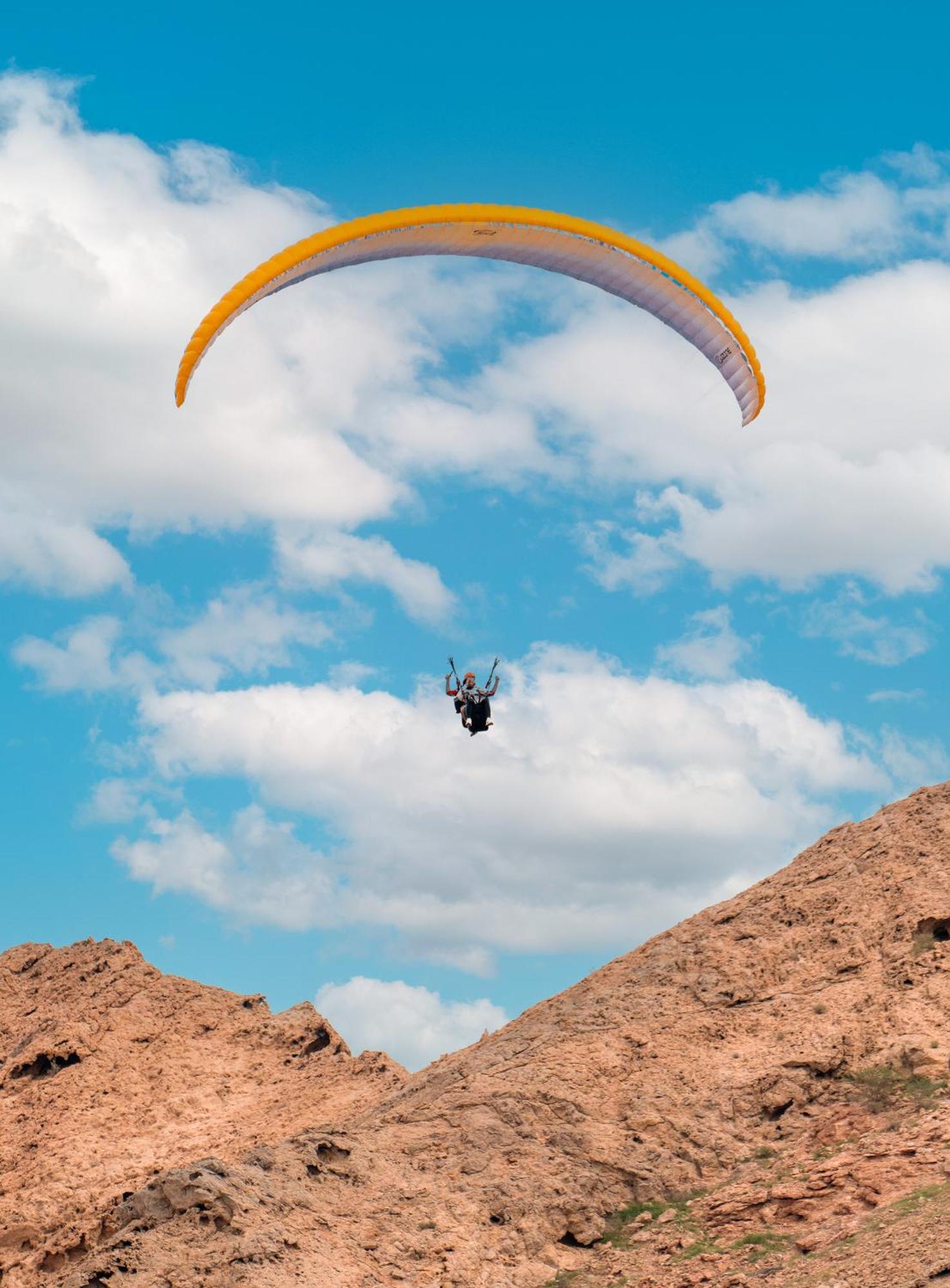 Al Badayer Retreat By Sharjah Collection 호텔 Margham 외부 사진 Parachute landing at the top of the hill